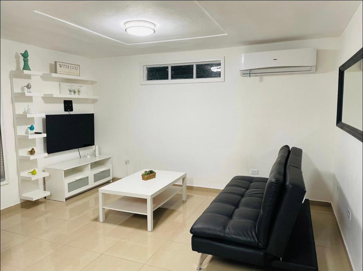 Hollywood Apartments Ябукоа Экстерьер фото